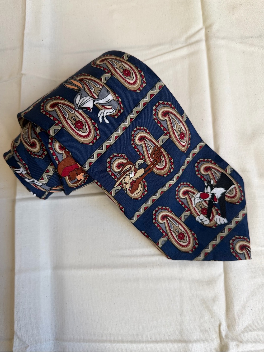 Vintage 90s Looney Tunes Mania Tie Bugs Bunny Taz Daffy Sylvester Paisley